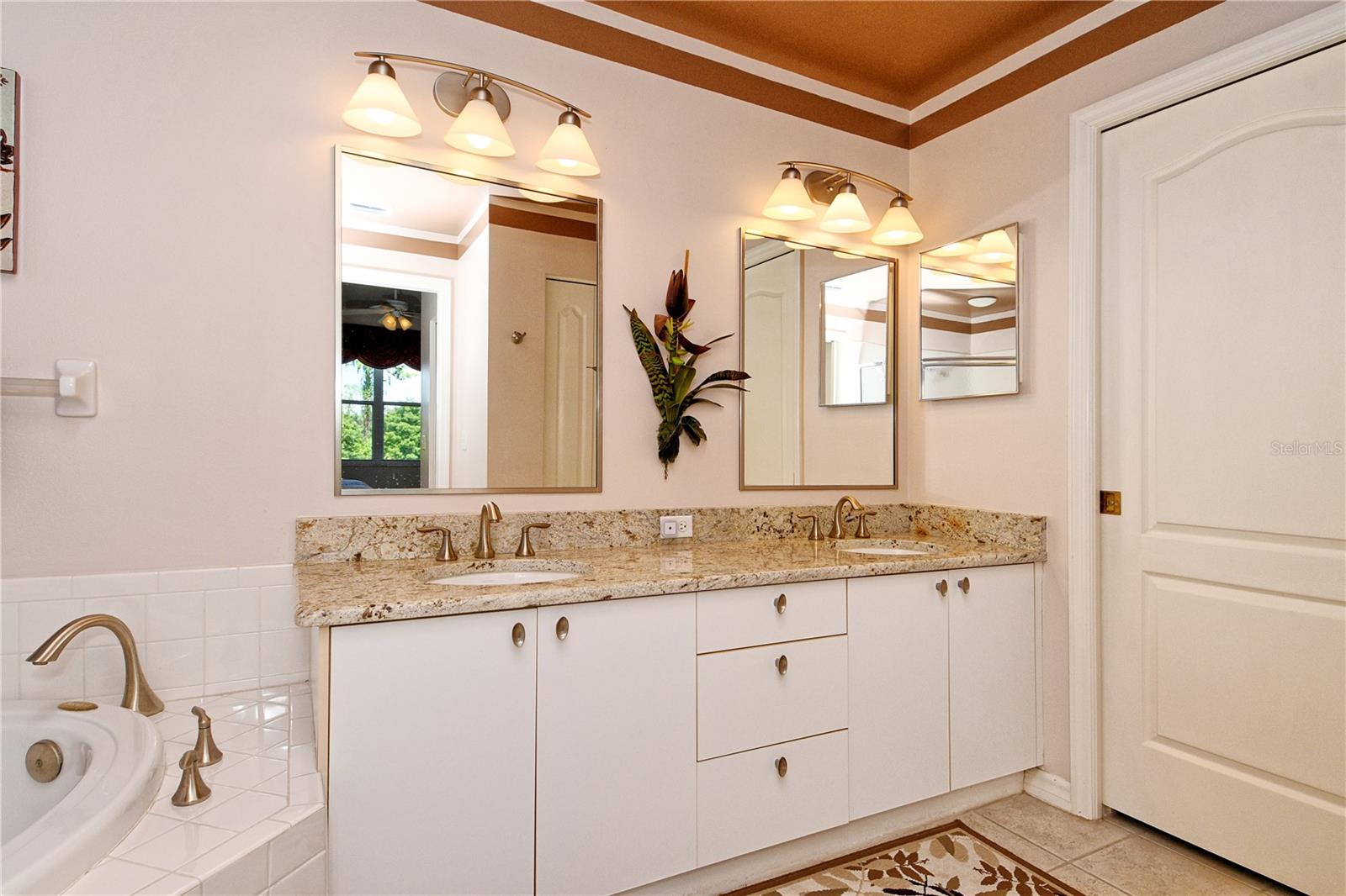 HERITAGE OAKS GOLF & COUNTRY CLUB - Residential