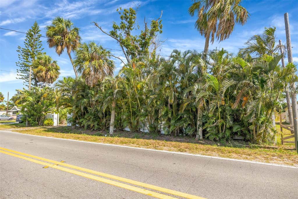 Photo of 826 W Shell Point Street, Ruskin, FL 33570 (MLS # TB8521779)