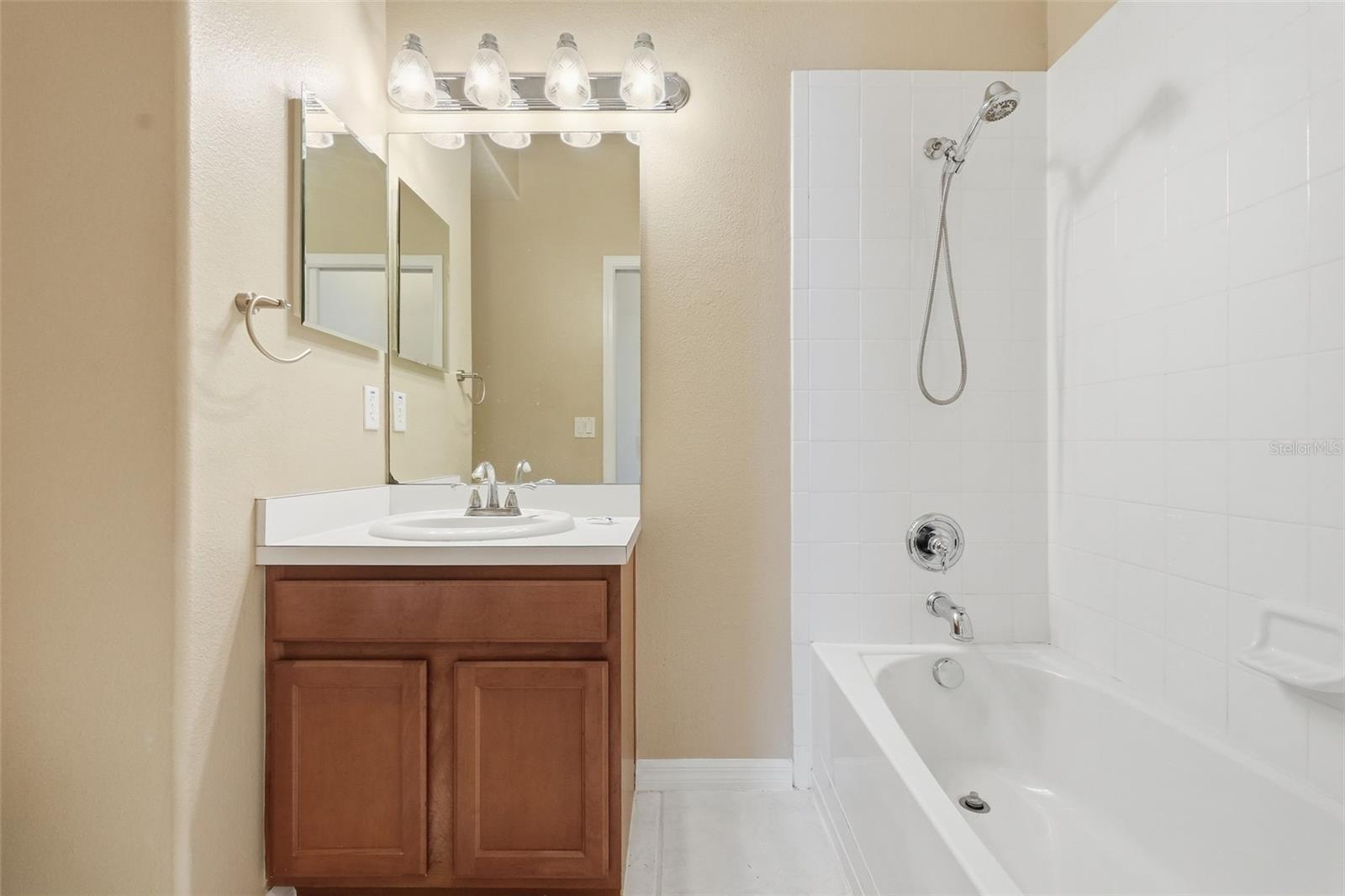 CONCORD STATION PH 01 UNITS A & B - Residential