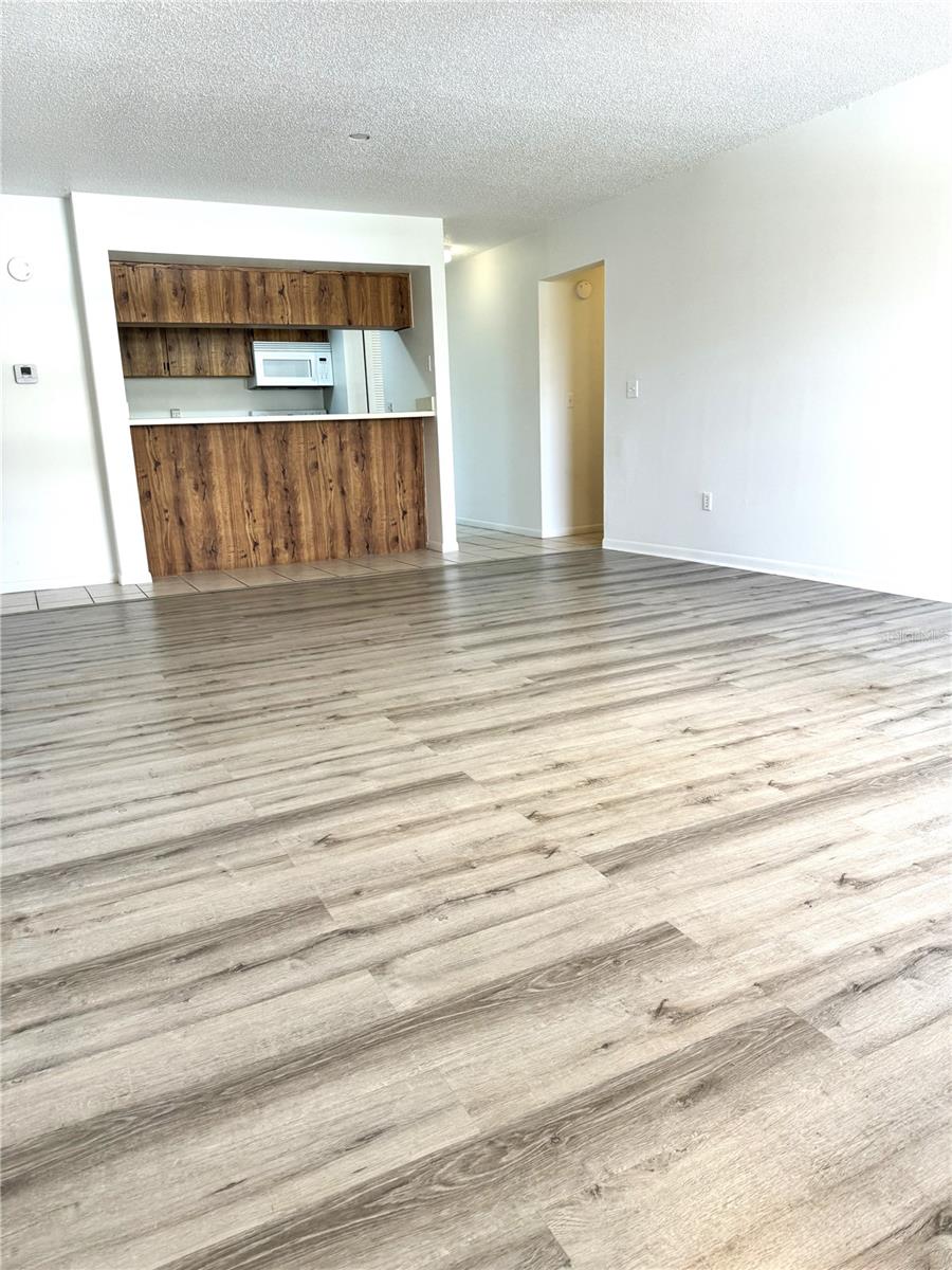 13608 S VILLAGE DRIVE 8203