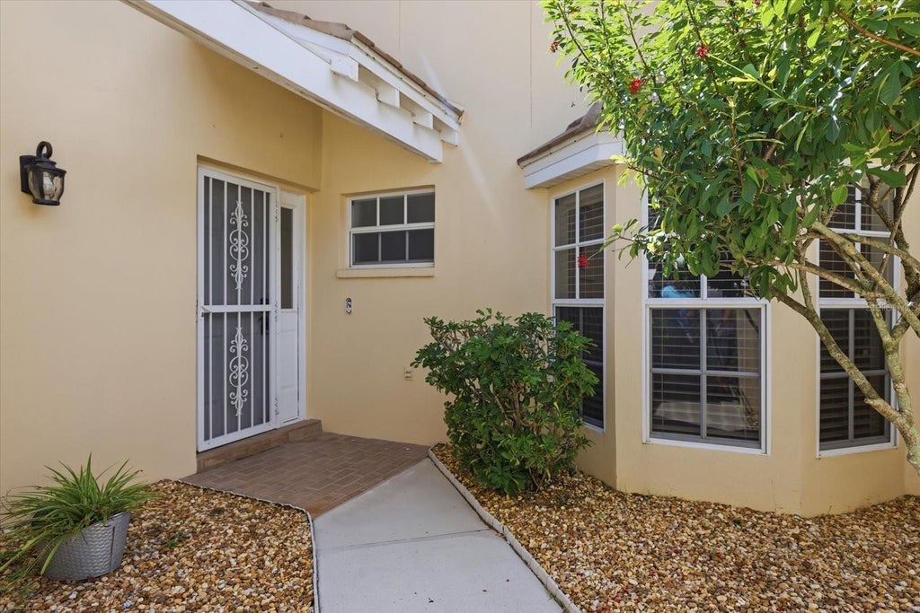 Photo of 522 Clubside Circle #10, Venice, FL 34293 (MLS # N6146275)