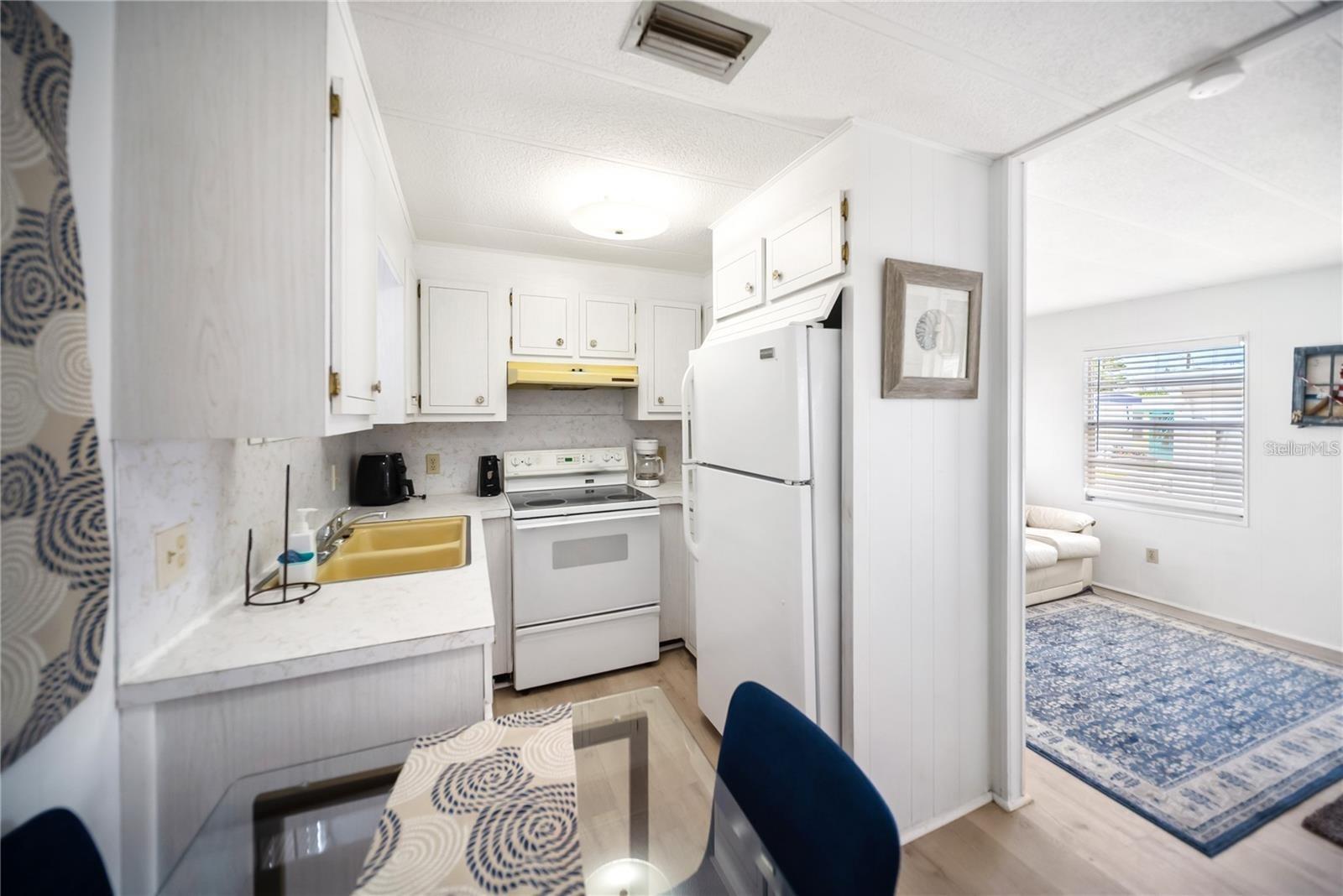 PARADISE BAY ESTATES CO-OP - Residential Lease