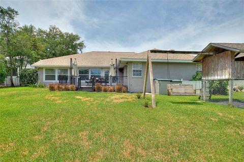 A home in LAKELAND