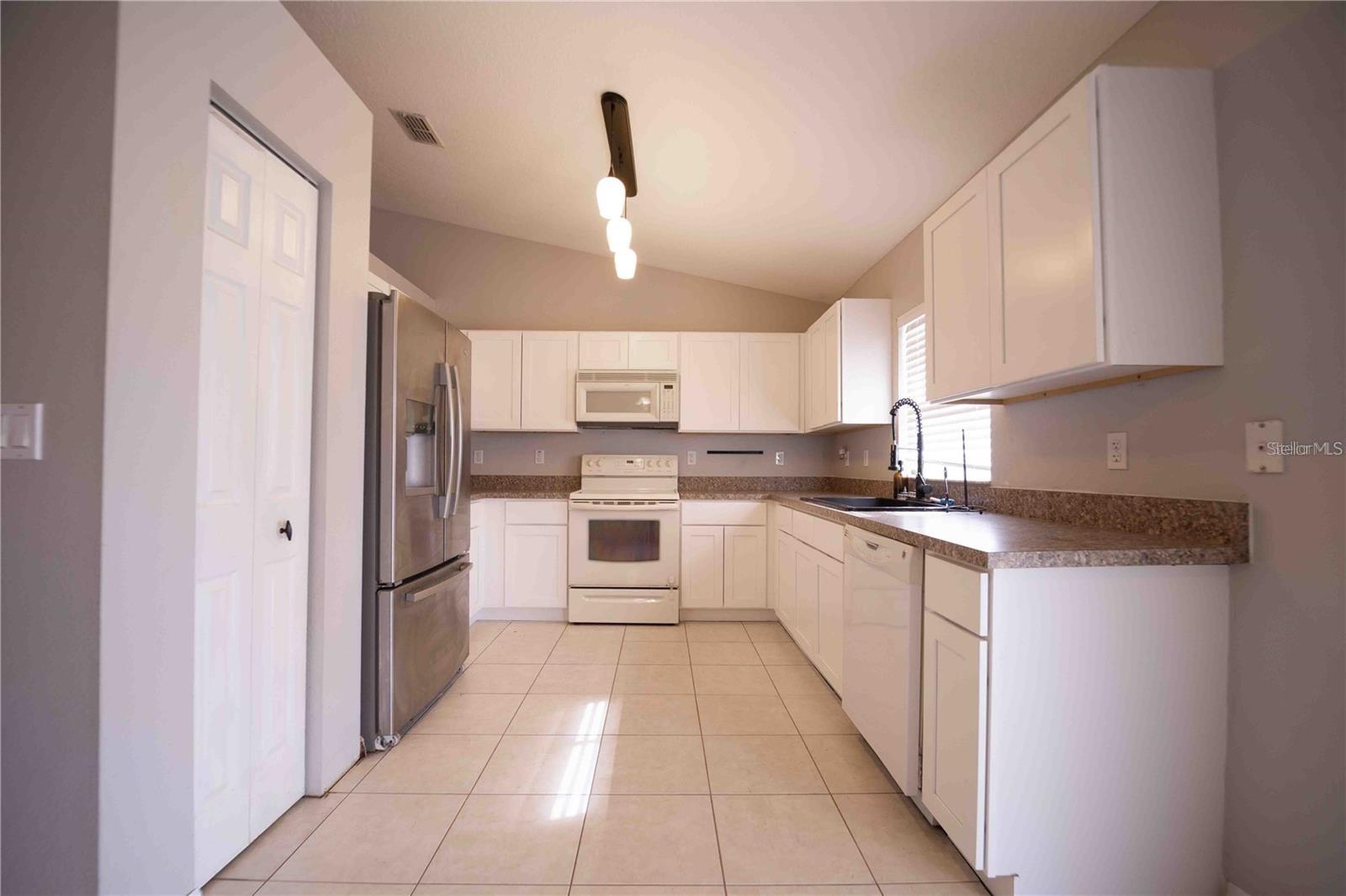 SILVER SPRINGS SHORES - Residential