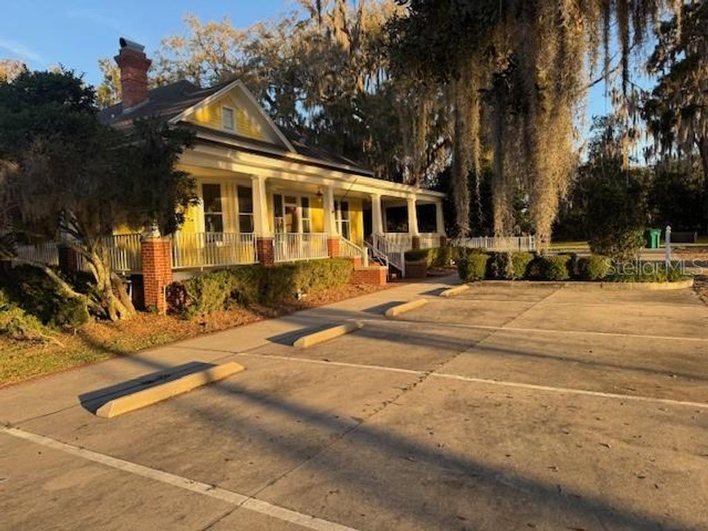 Photo of 11294 N Us Highway 301, Oxford, FL 34484 (MLS # G5108795)