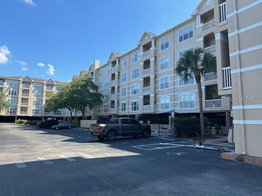 Attention CASH buyers BEST price unit in the complex ready to sell today.  Nicely update 1 bedroom unit with new paint and open floor plan. 
Hurry and get this one under market today.   Looking for a FAST cash closing