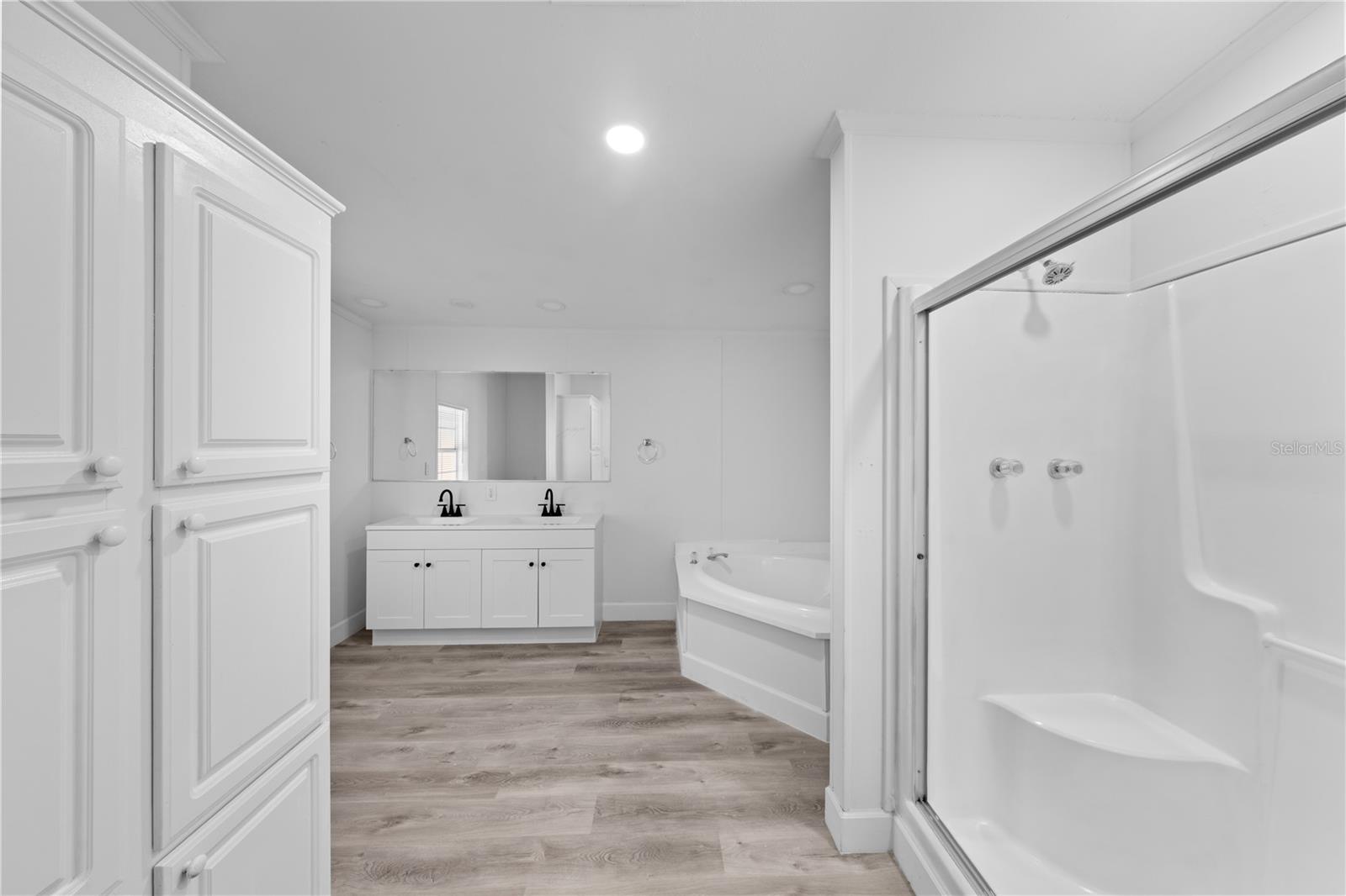 PELICAN ISLE ESTATES - Residential