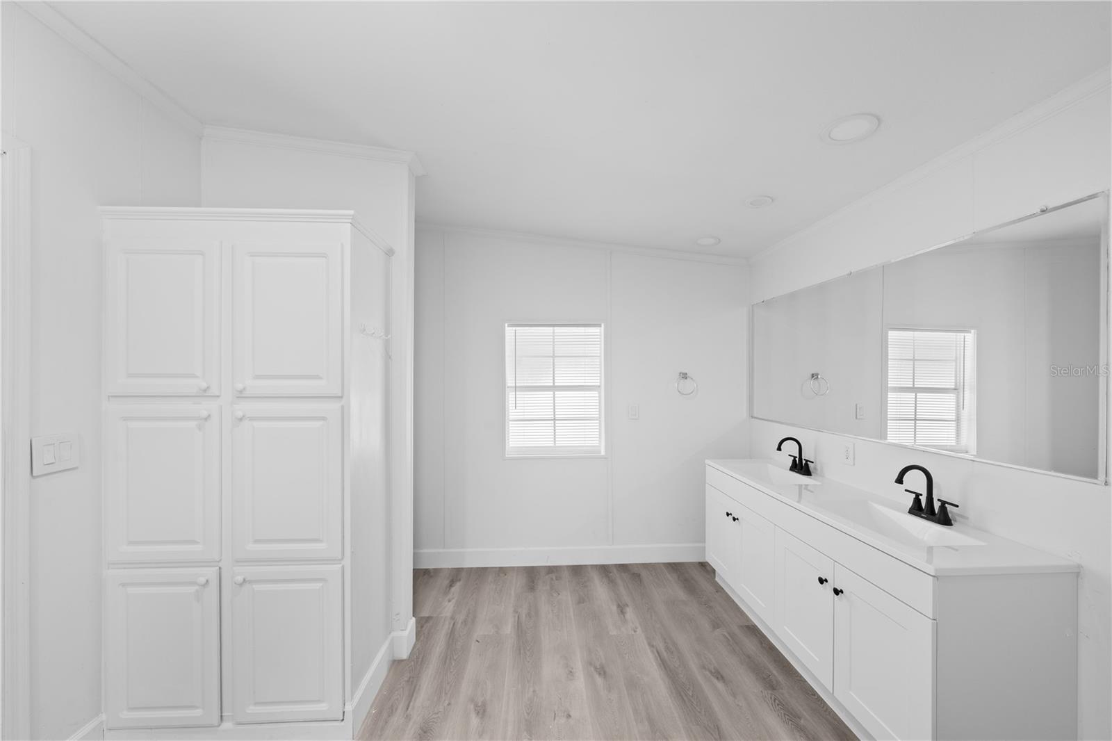 PELICAN ISLE ESTATES - Residential