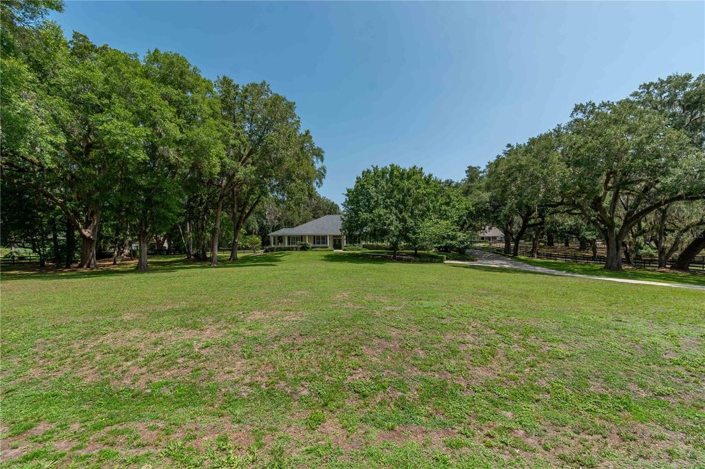 Photo of 767 SE 131st Street, Ocala, FL 34480 (MLS # OM702944)