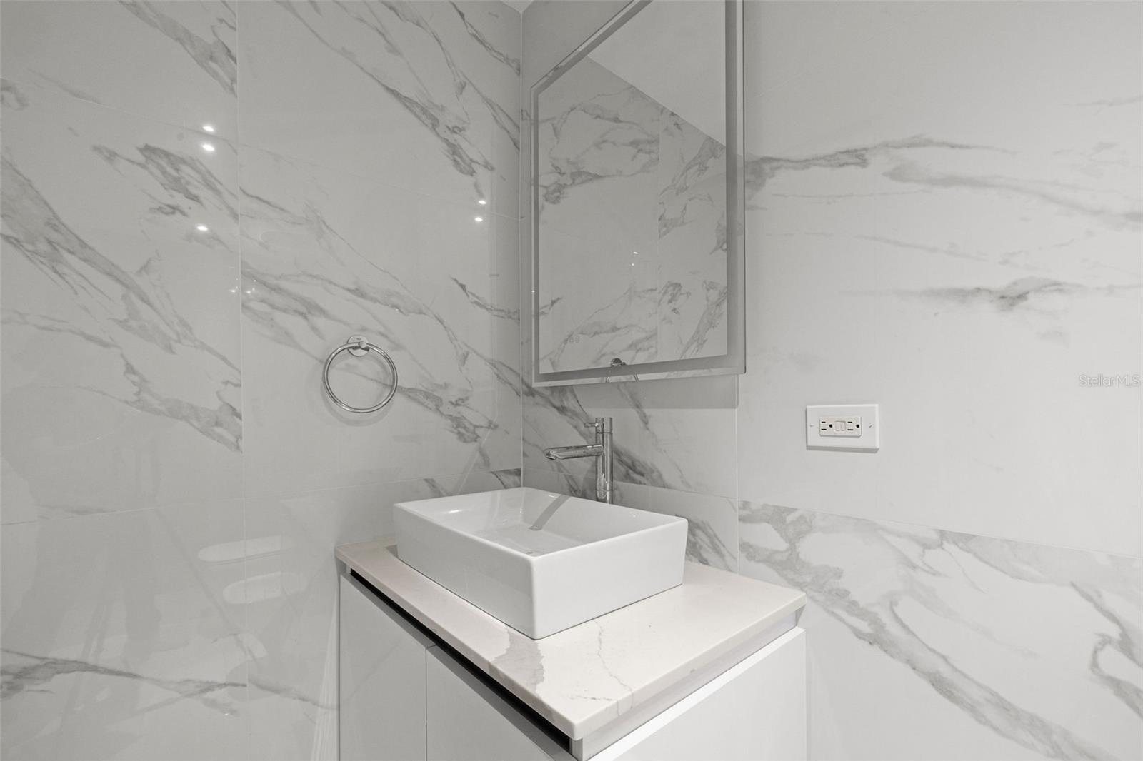 CONDOMINIO MONT BLANC - Residential Lease
