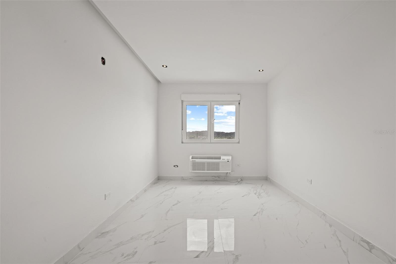 CONDOMINIO MONT BLANC - Residential Lease