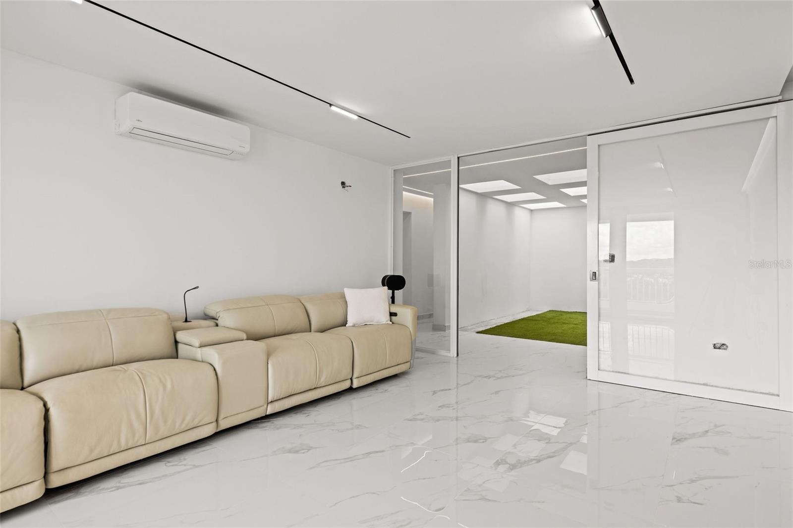 CONDOMINIO MONT BLANC - Residential Lease