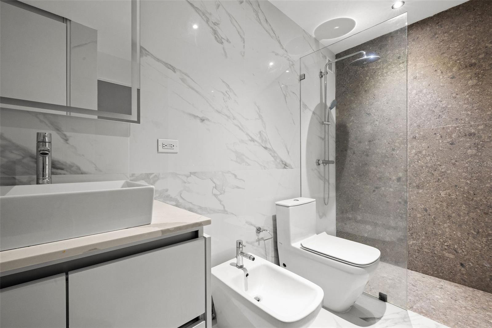 CONDOMINIO MONT BLANC - Residential Lease