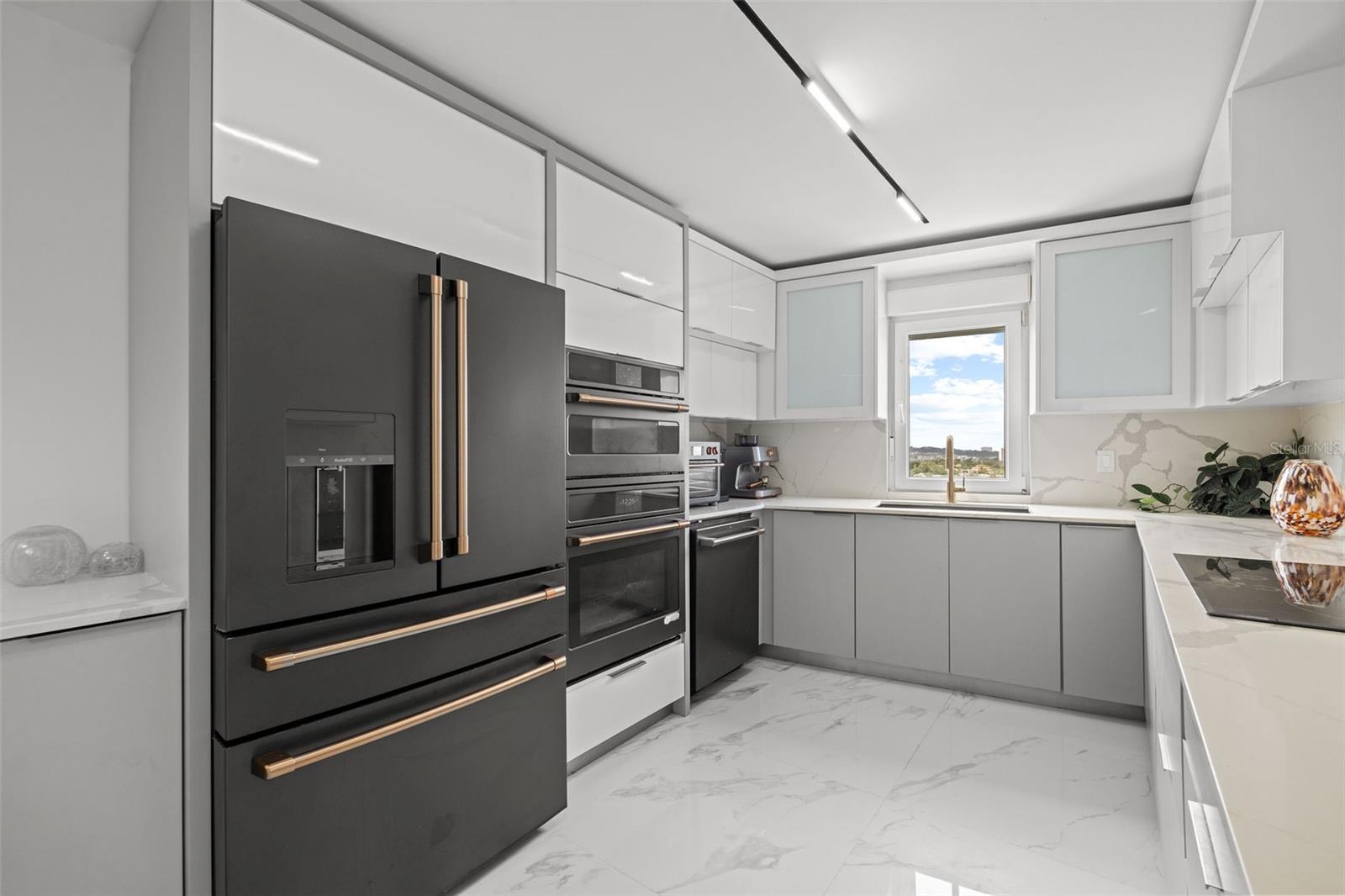 CONDOMINIO MONT BLANC - Residential Lease