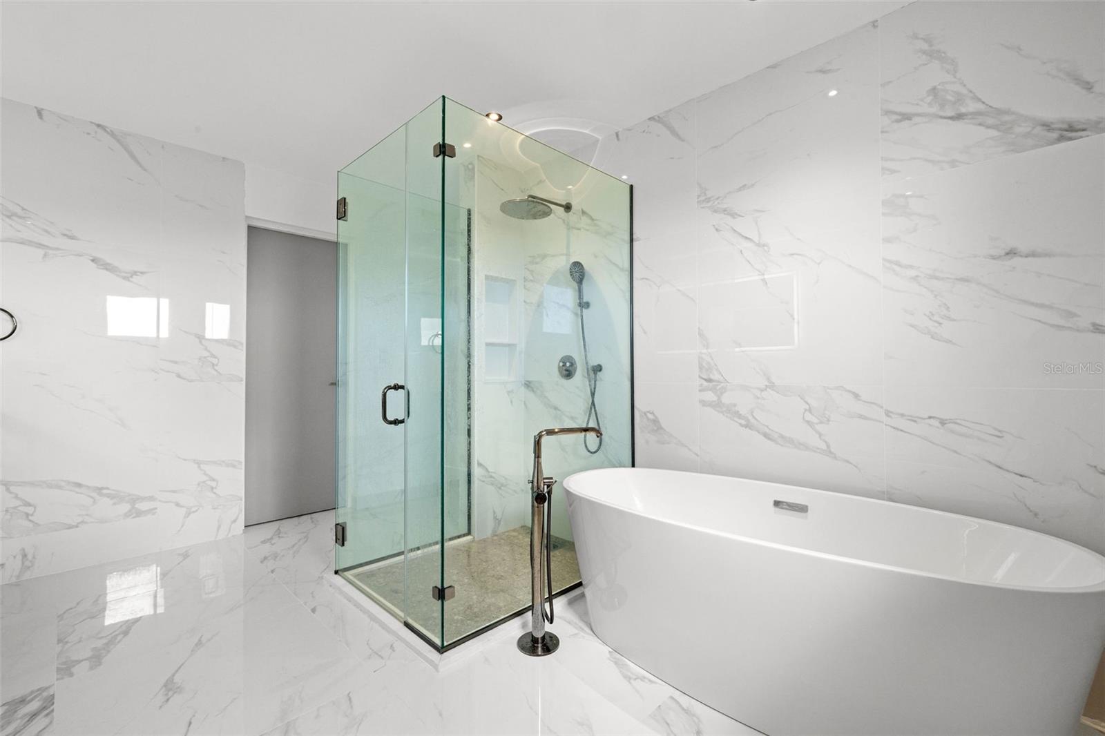 CONDOMINIO MONT BLANC - Residential Lease