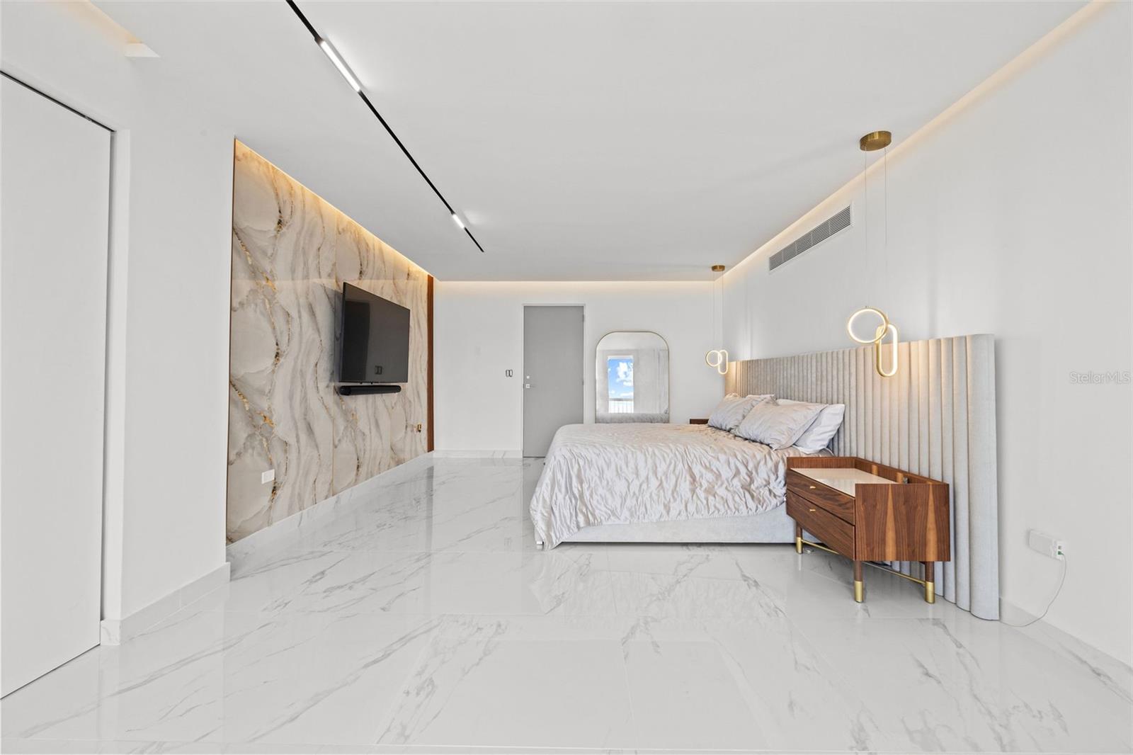 CONDOMINIO MONT BLANC - Residential Lease