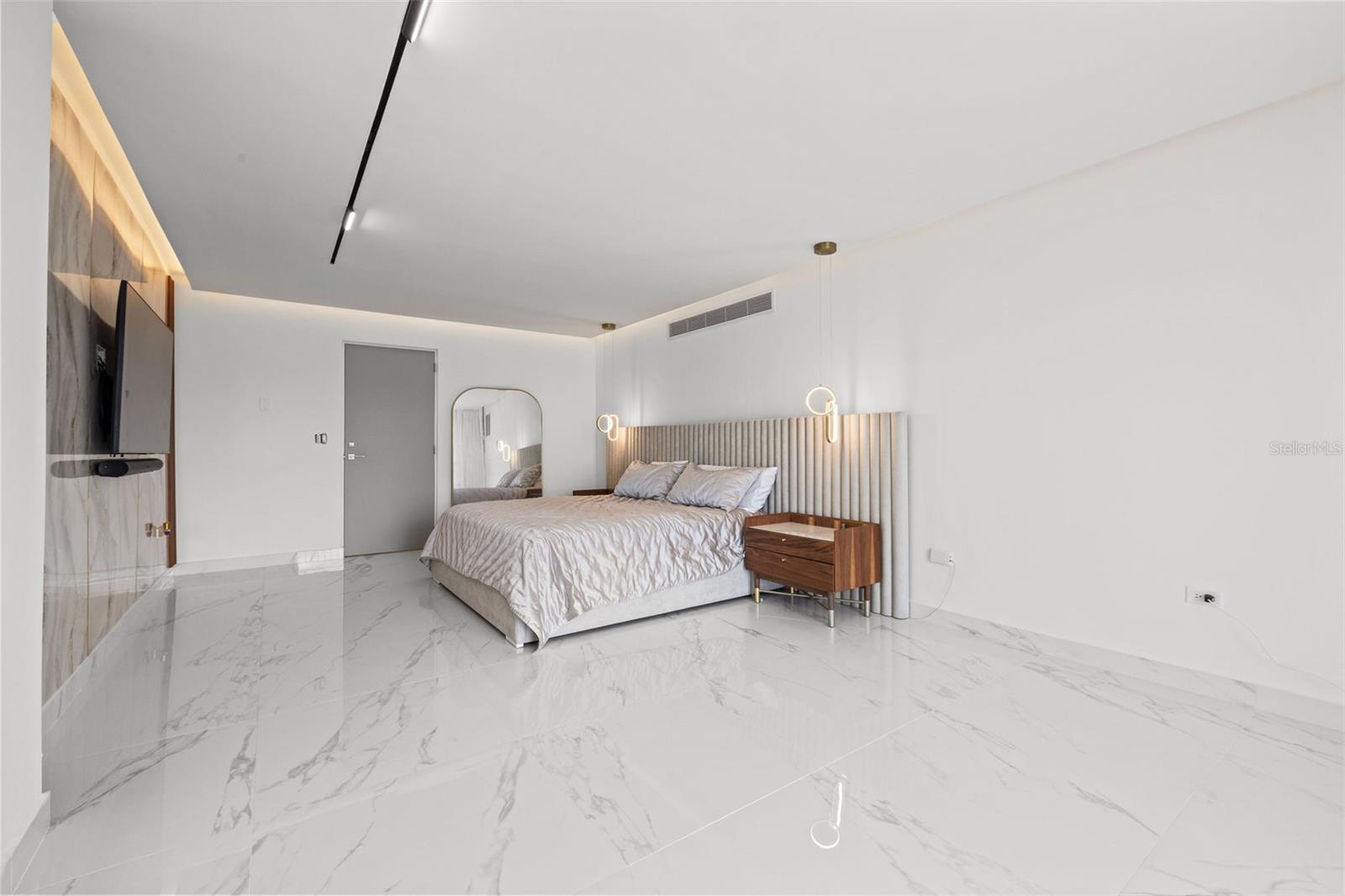CONDOMINIO MONT BLANC - Residential Lease