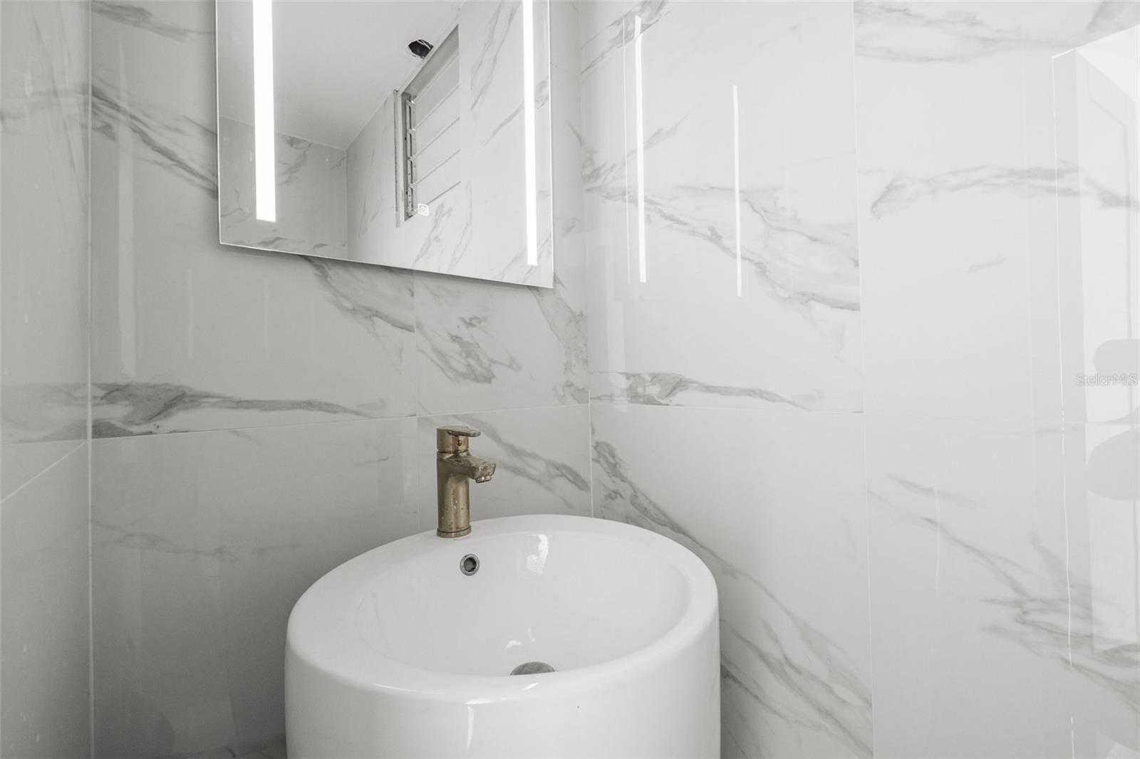 CONDOMINIO MONT BLANC - Residential Lease