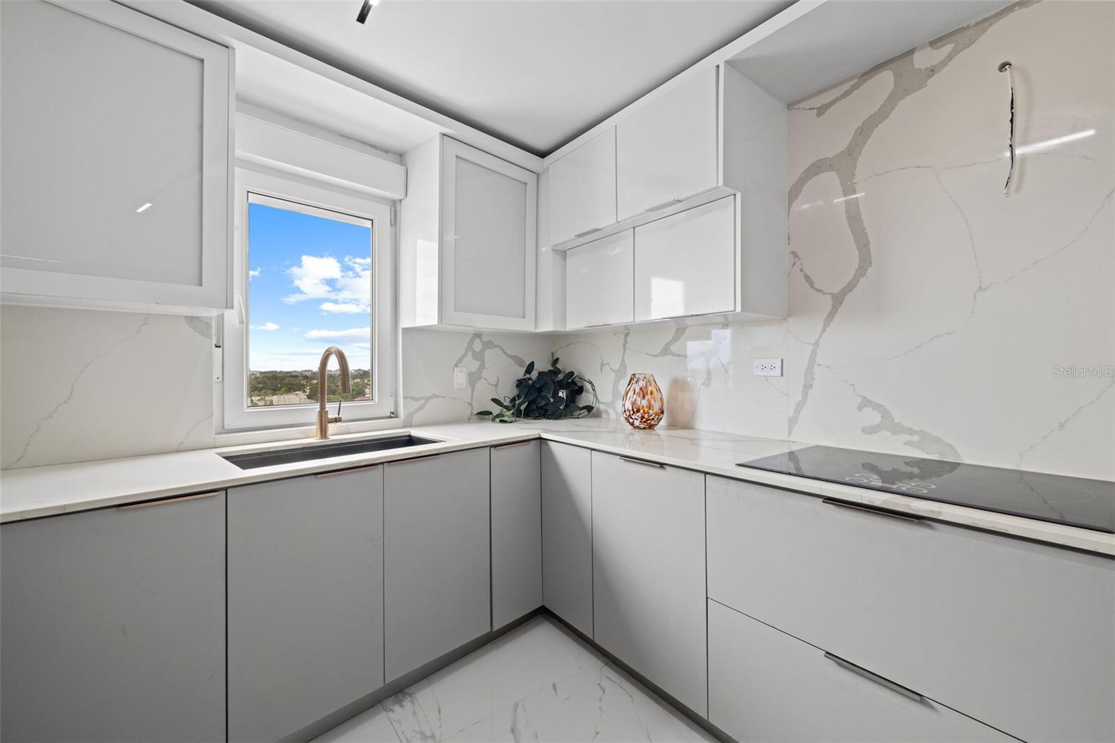 CONDOMINIO MONT BLANC - Residential Lease