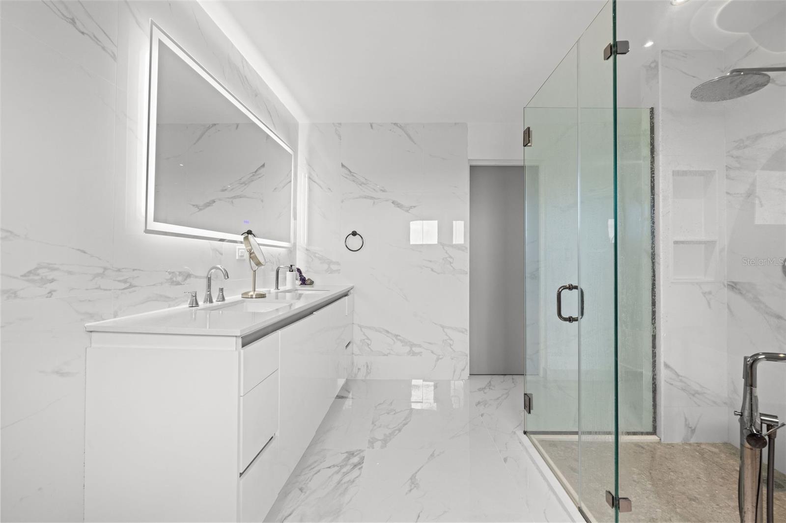 CONDOMINIO MONT BLANC - Residential Lease