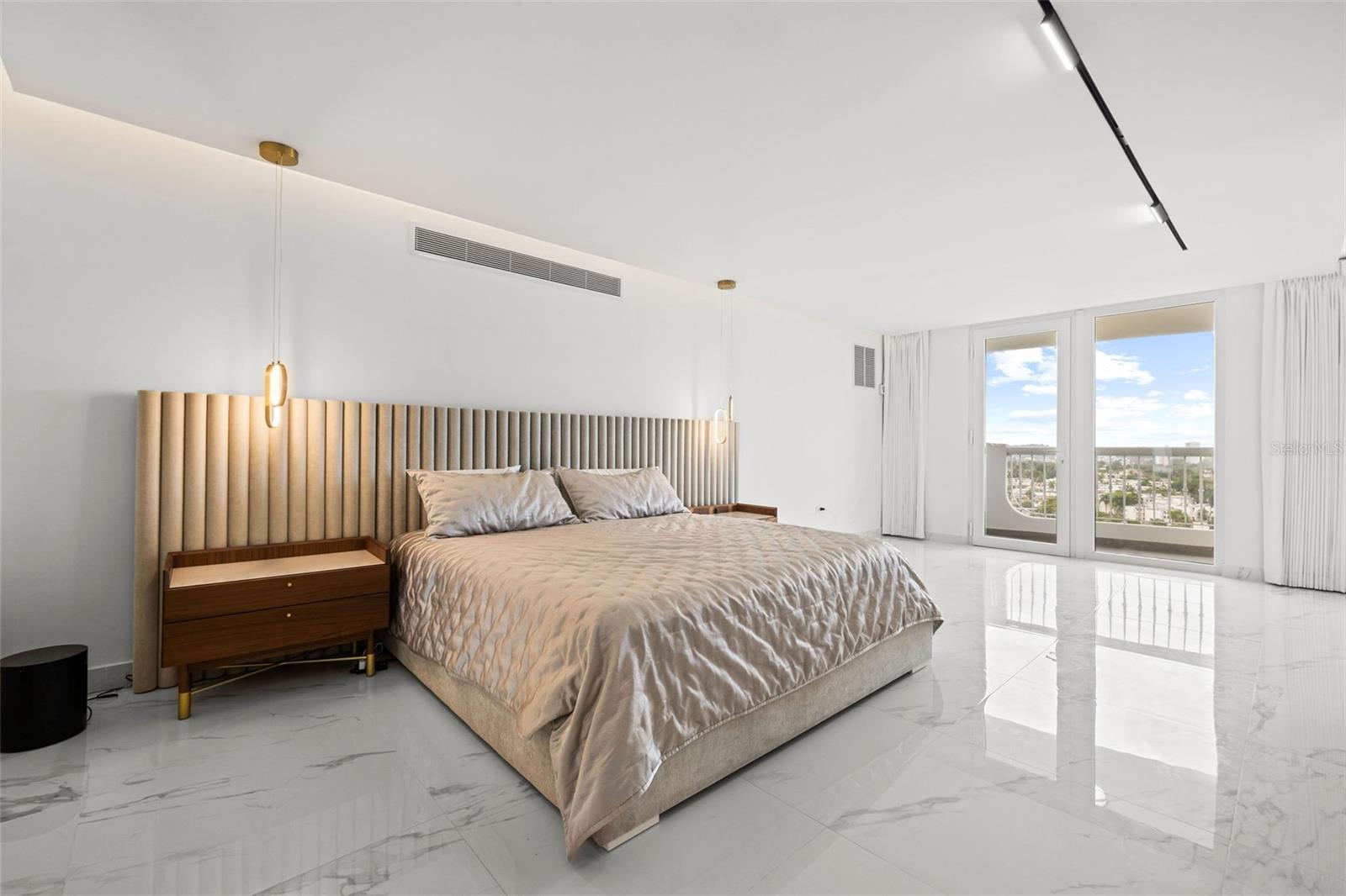 CONDOMINIO MONT BLANC - Residential Lease