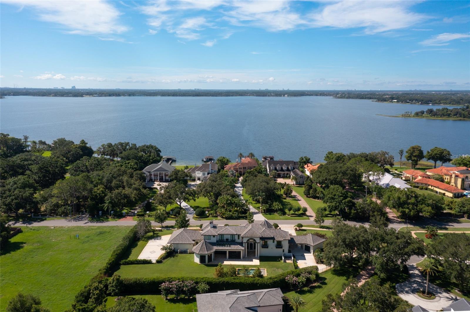 CHAINE DE LAC - Residential