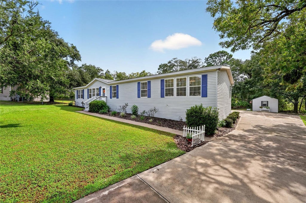 Photo of 12647 SE 102nd Avenue, Belleview, FL 34420 (MLS # OM733981)