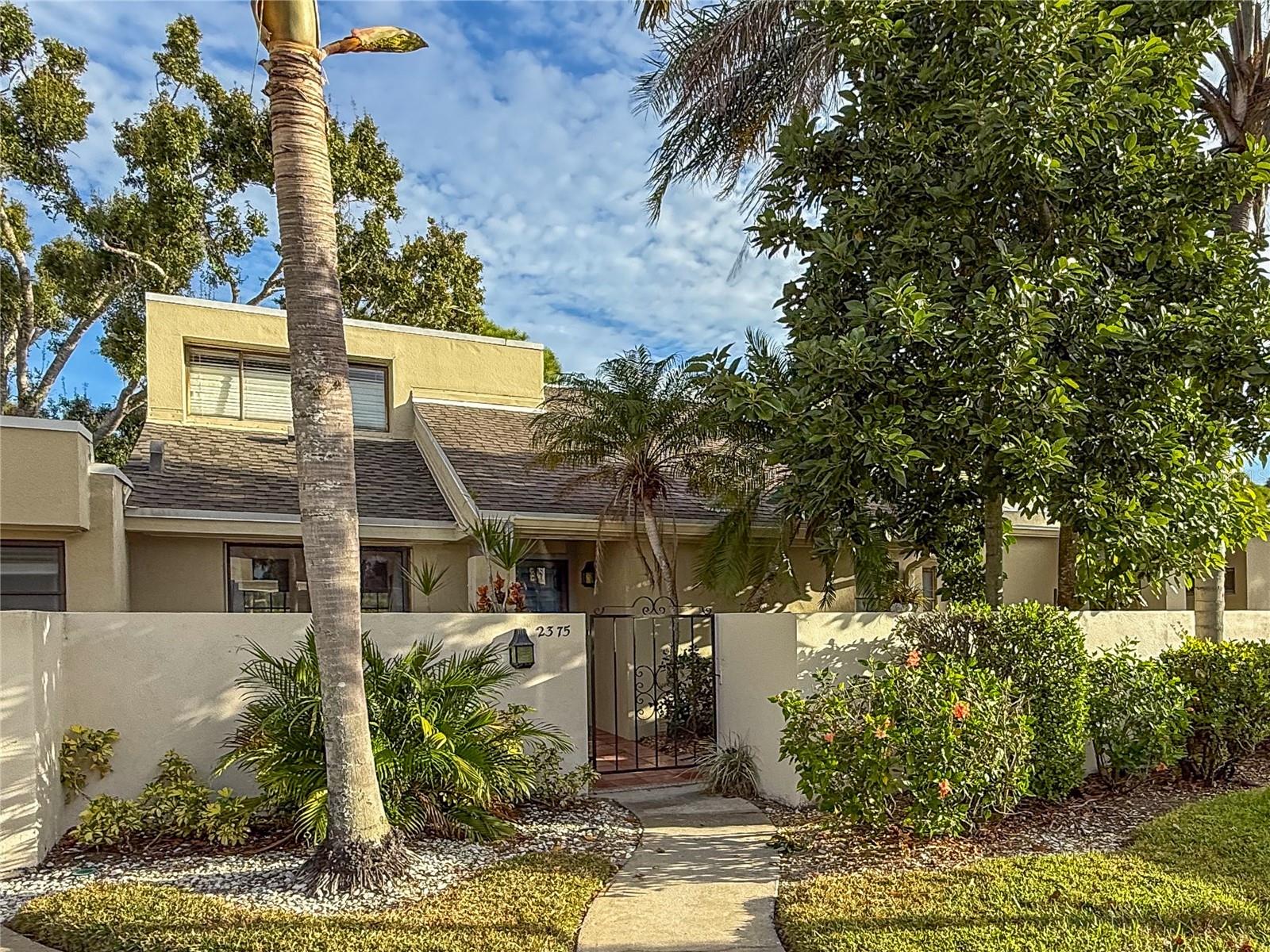 2375 LAKESIDE MEWS D2