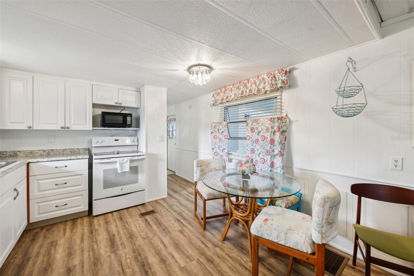 TAVARES LAKE FRANCES ESTATES - Residential