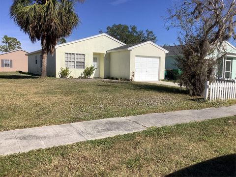 A home in PORT CHARLOTTE