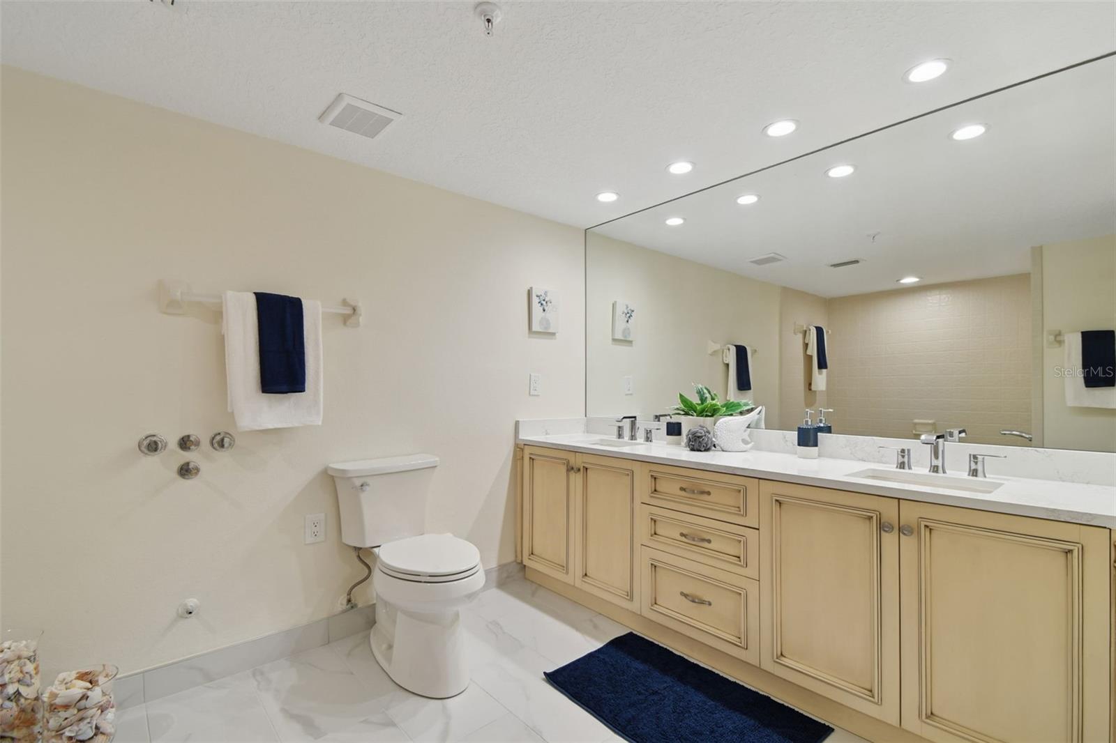 CABANA CLUB CONDO - Residential