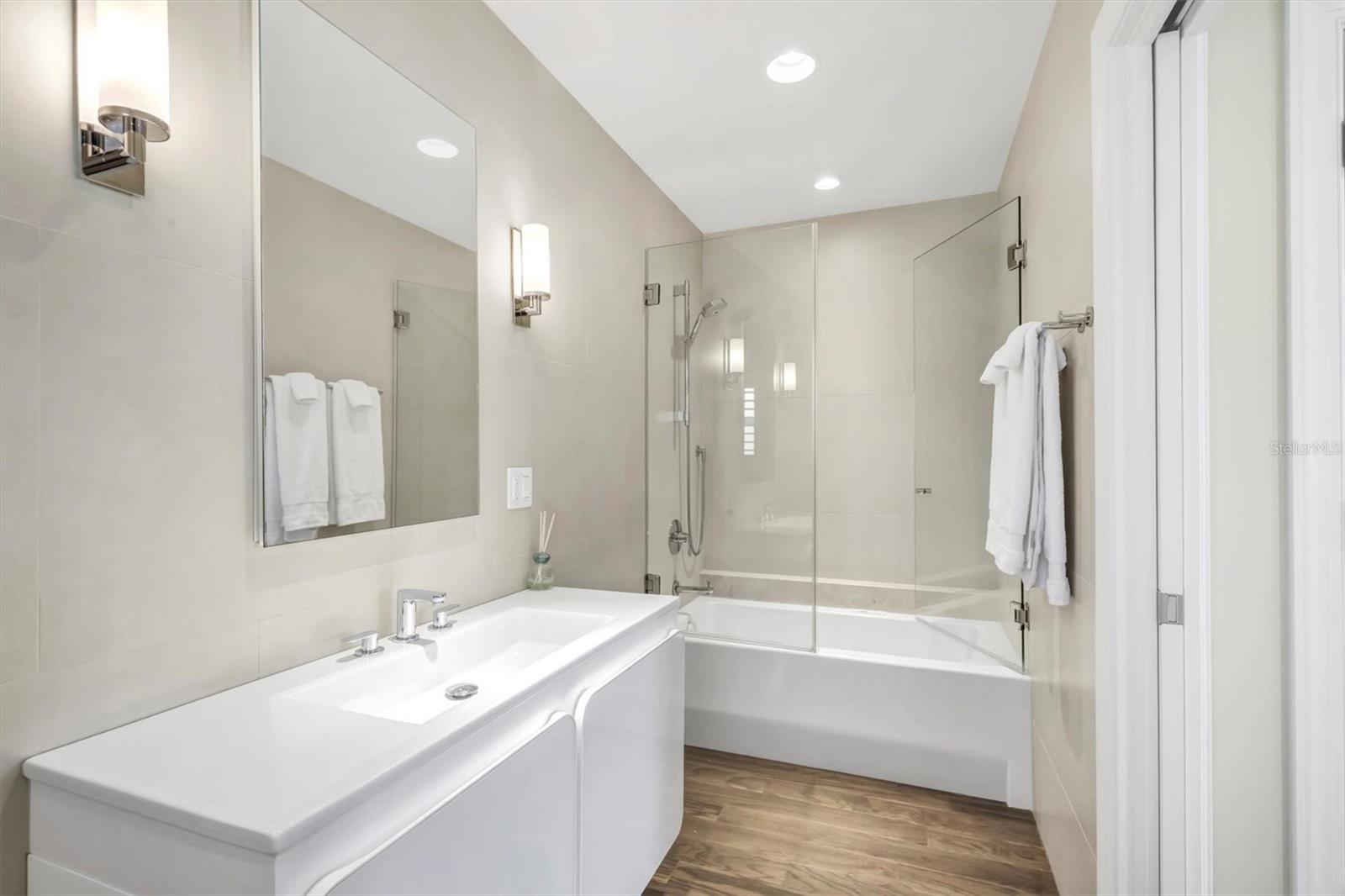 COUNTRY CLUB SHORES SEC 02 - Residential