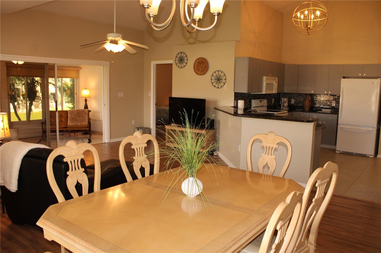 BAY ESTATES NORTH - Residential Lease