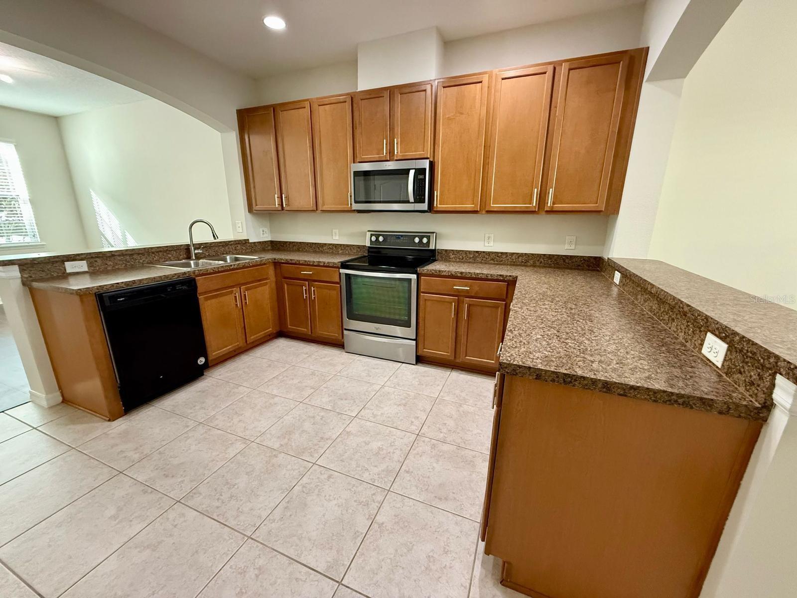 LAKESIDE VILLAS - Residential Lease