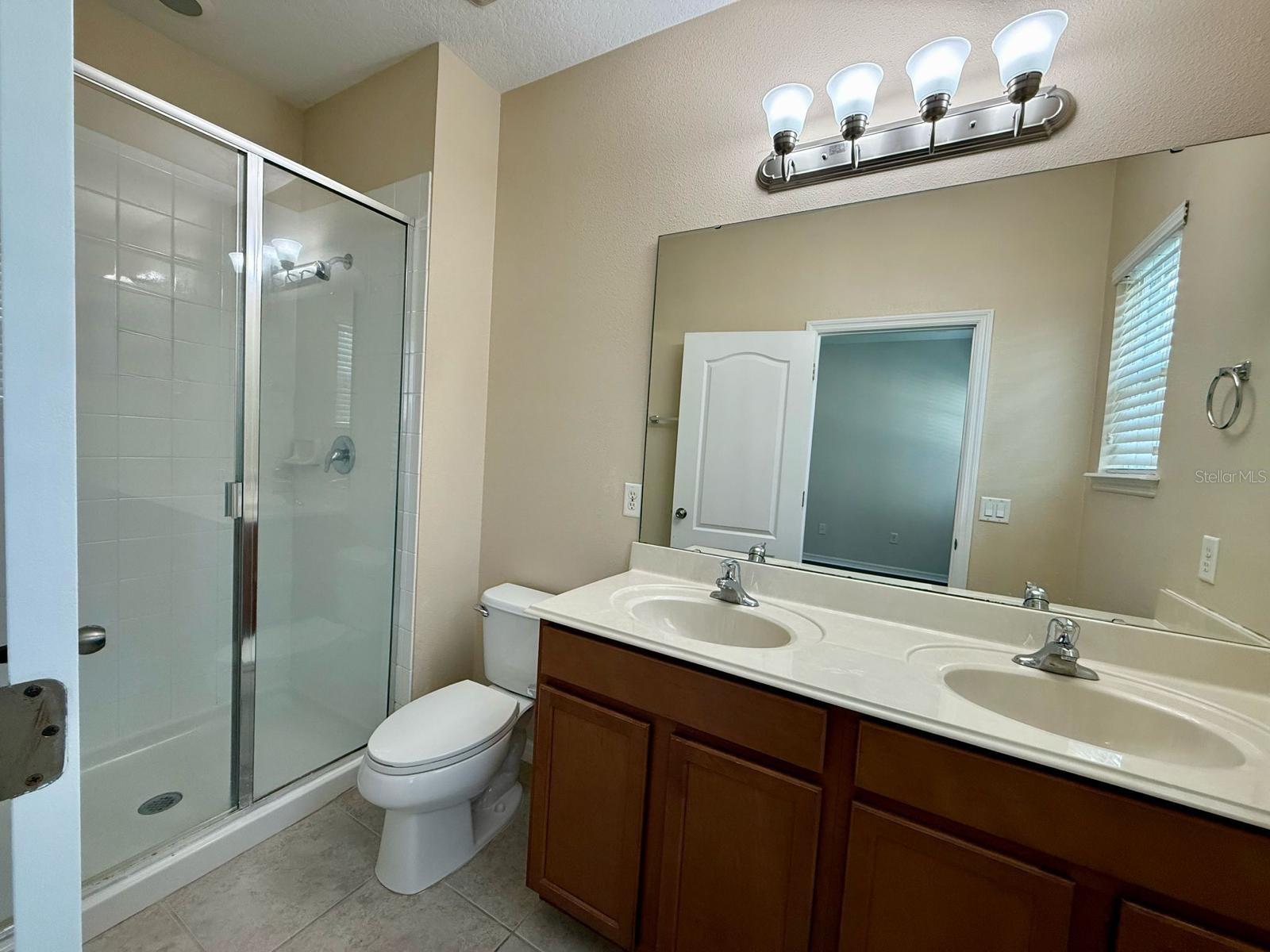 LAKESIDE VILLAS - Residential Lease
