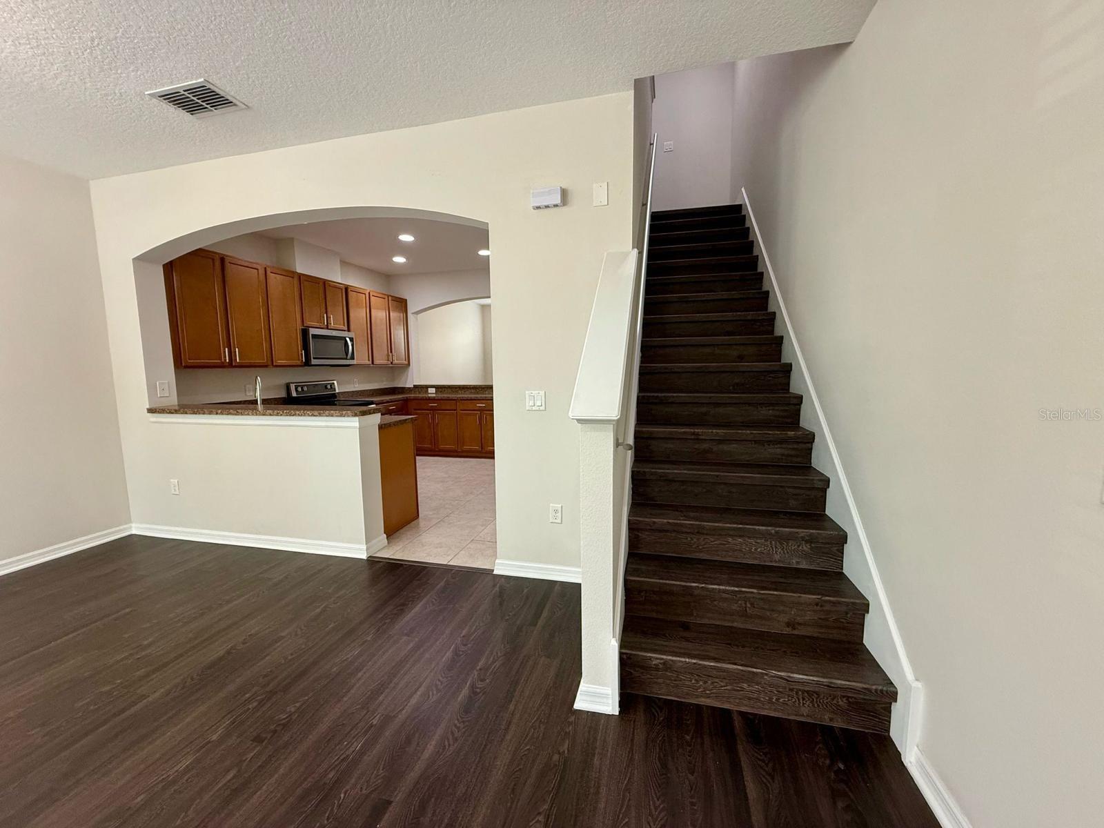 LAKESIDE VILLAS - Residential Lease