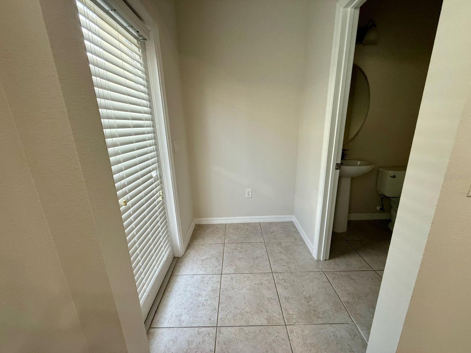 LAKESIDE VILLAS - Residential Lease