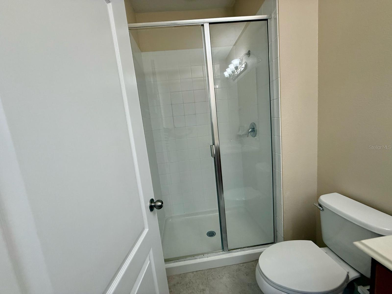 LAKESIDE VILLAS - Residential Lease