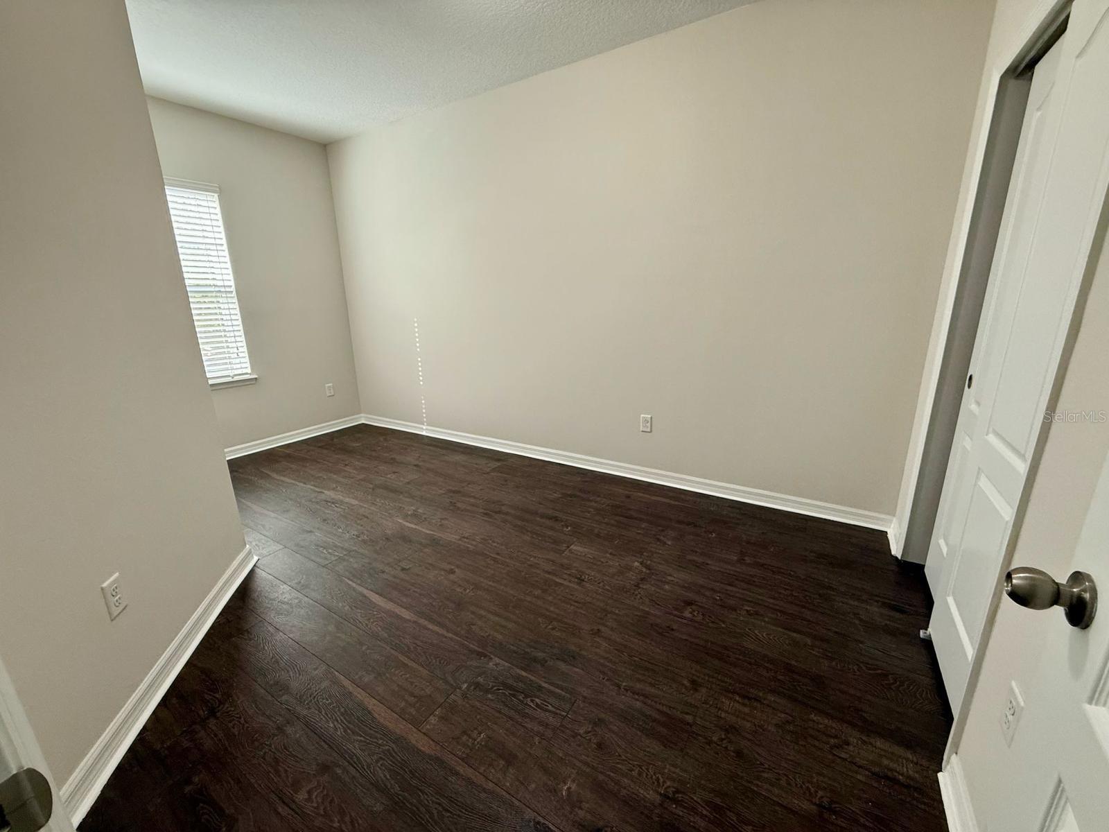 LAKESIDE VILLAS - Residential Lease
