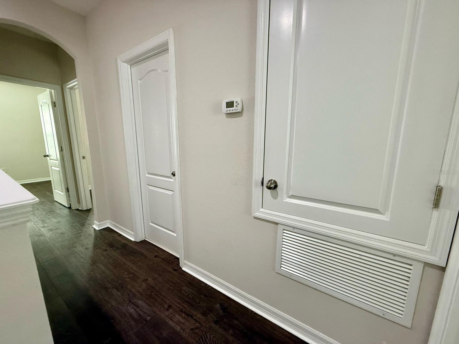 LAKESIDE VILLAS - Residential Lease
