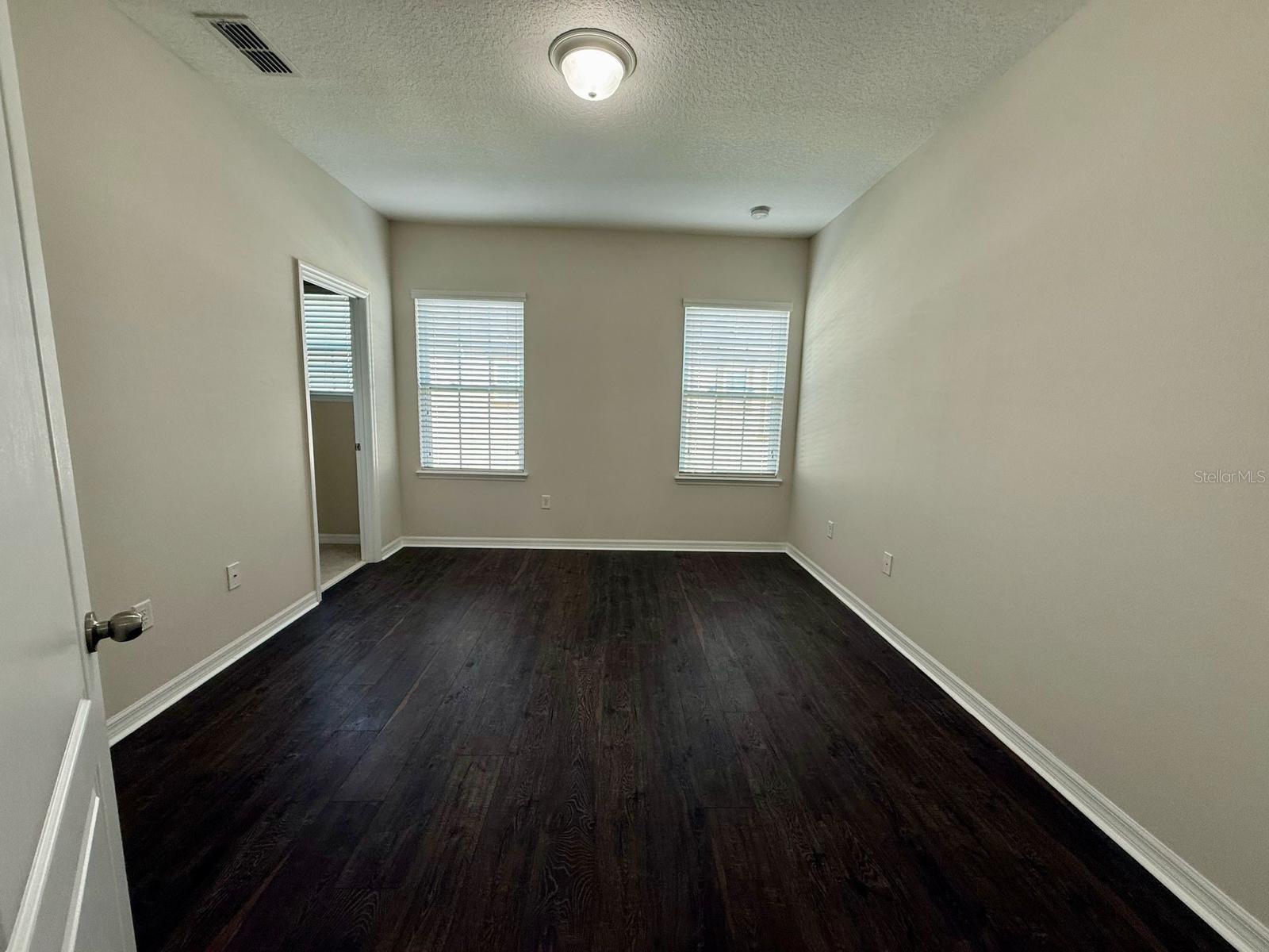 LAKESIDE VILLAS - Residential Lease