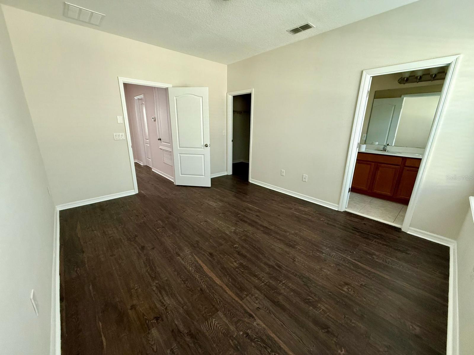 LAKESIDE VILLAS - Residential Lease