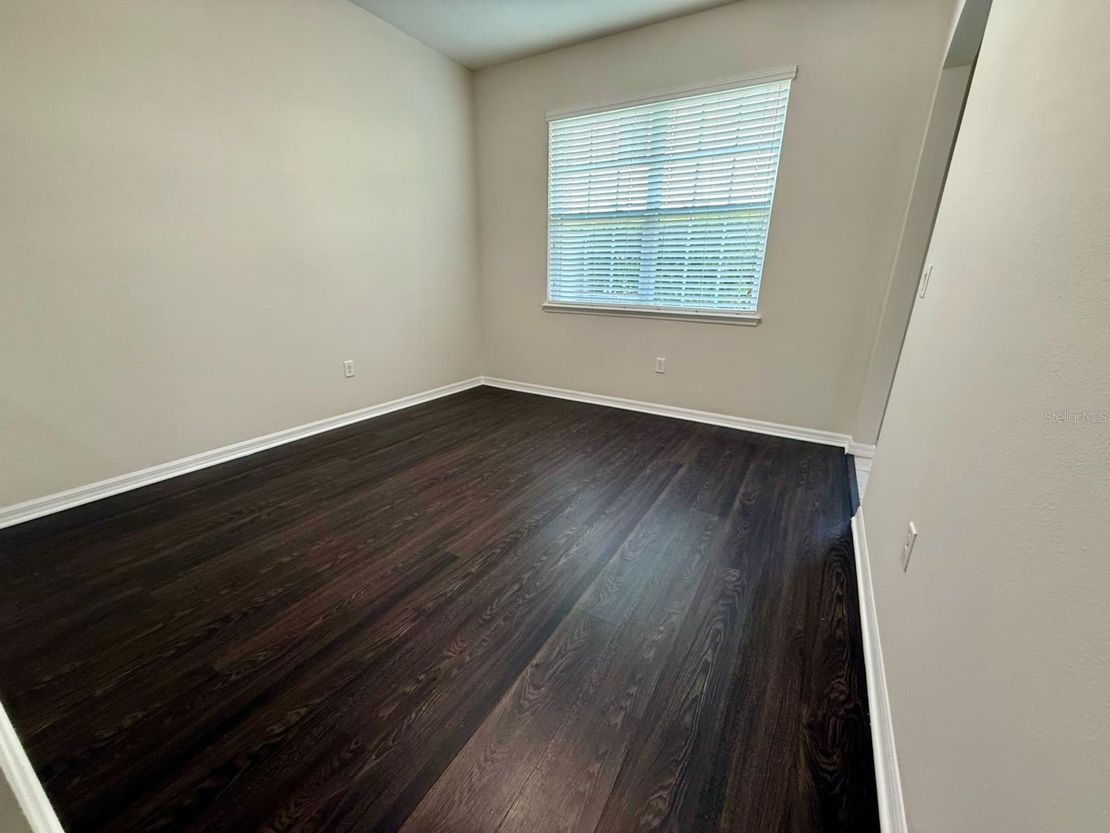 LAKESIDE VILLAS - Residential Lease