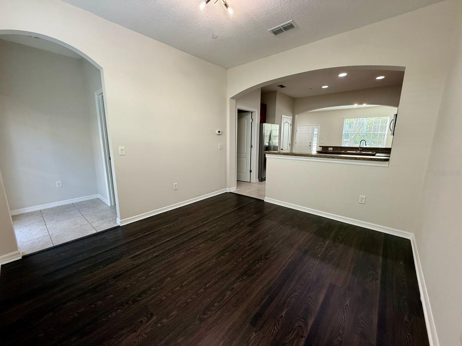 LAKESIDE VILLAS - Residential Lease