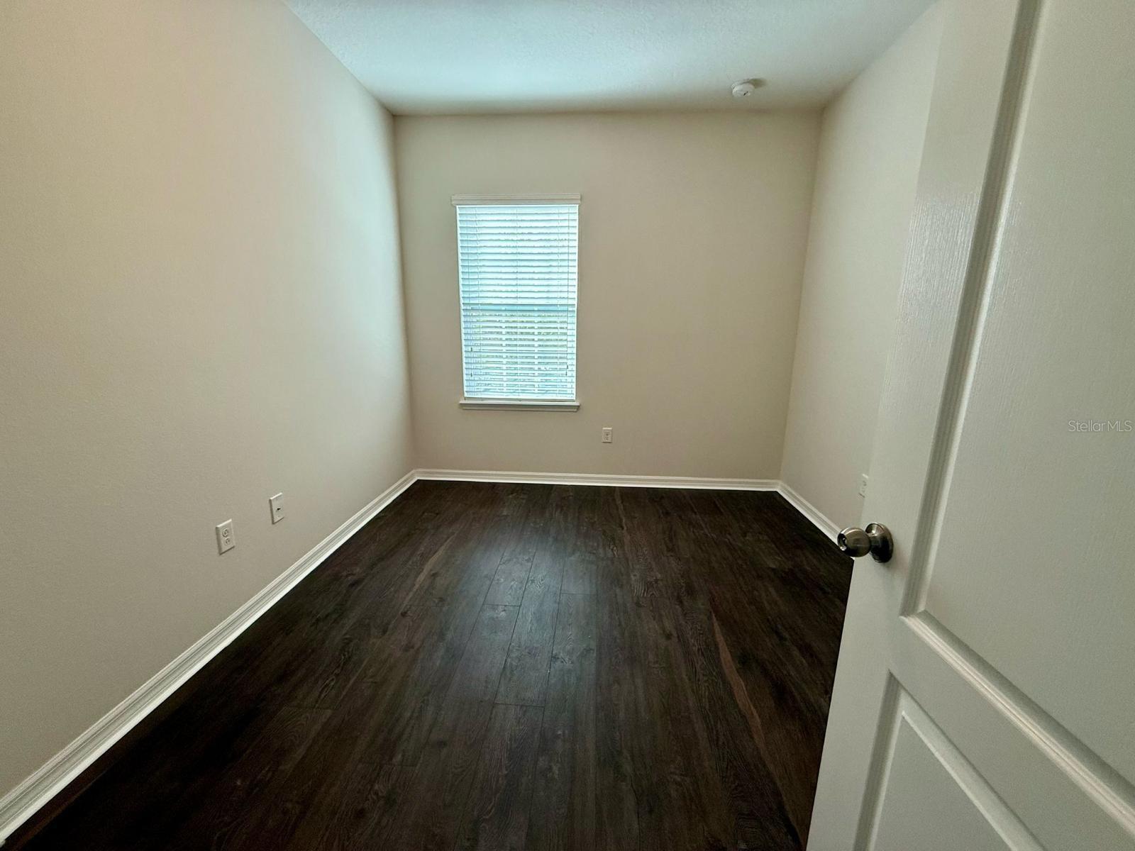 LAKESIDE VILLAS - Residential Lease