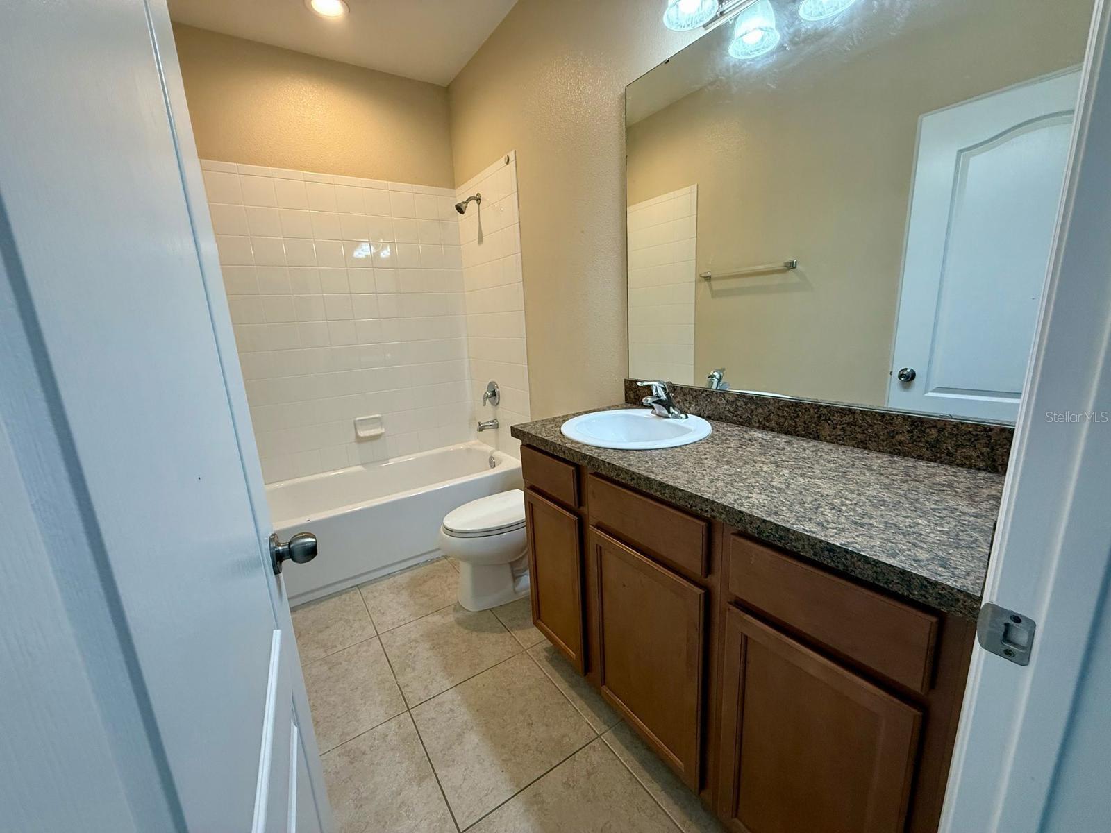 LAKESIDE VILLAS - Residential Lease