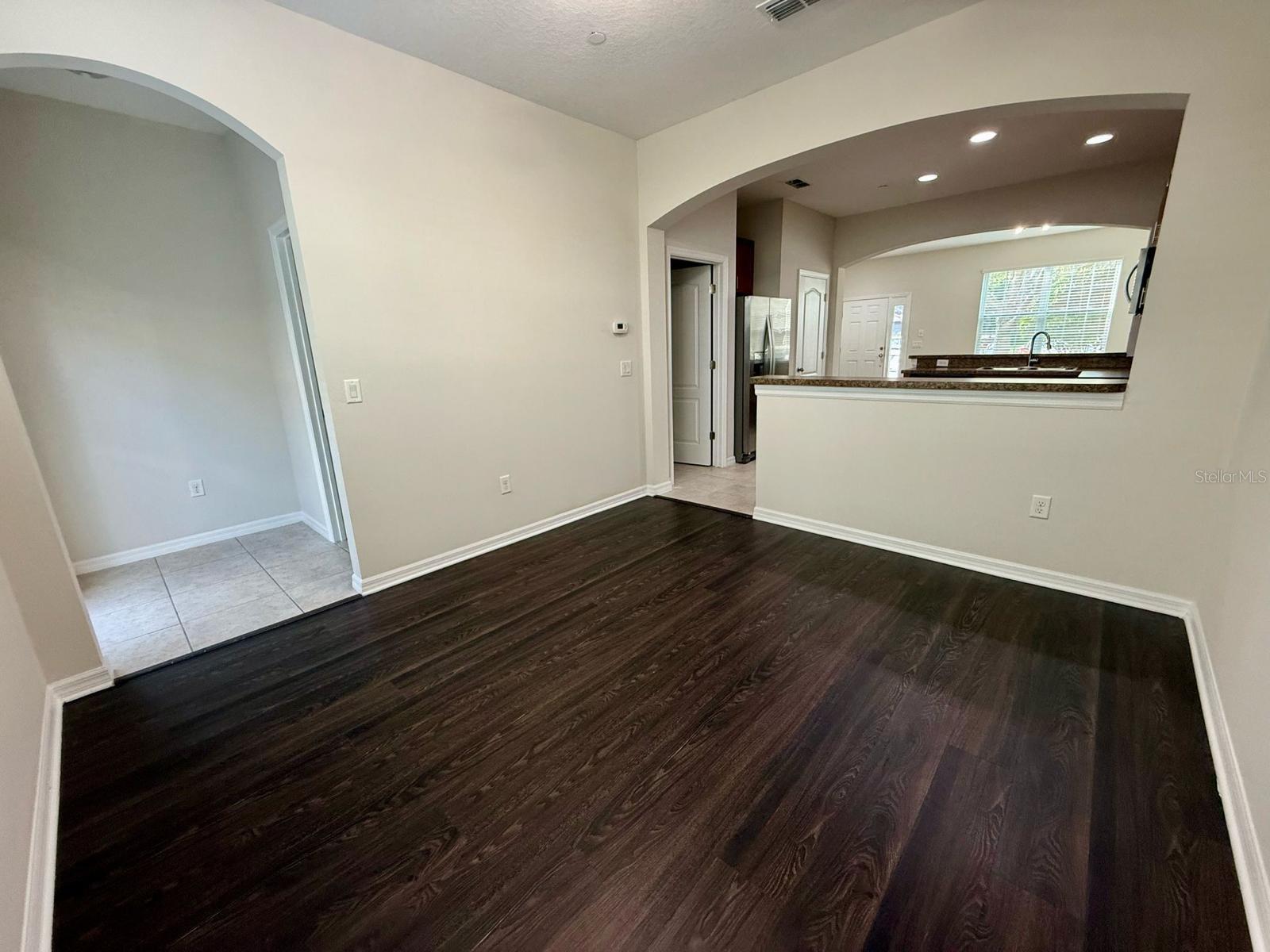 LAKESIDE VILLAS - Residential Lease