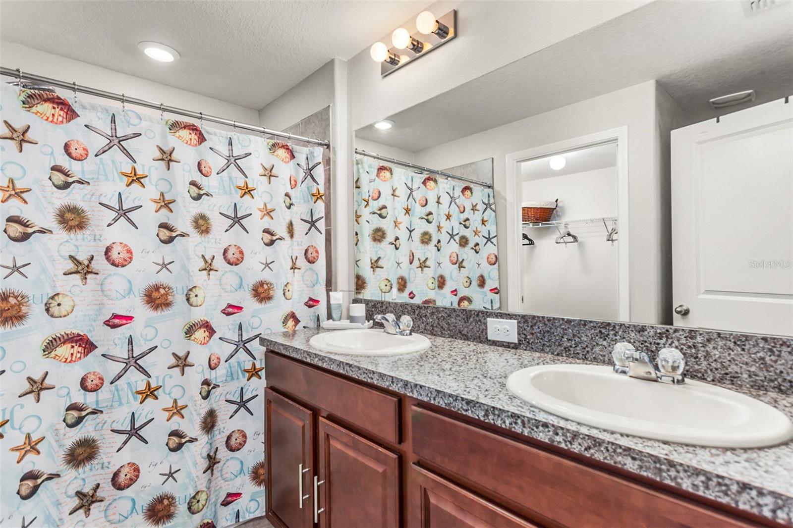 RIVERVIEW LAKES - Residential