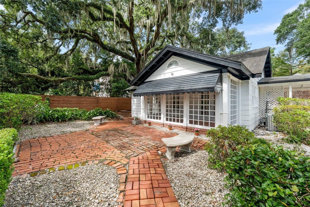Photo of 16 NW 20th Terrace, Gainesville, FL 32603 (MLS # GC541975)