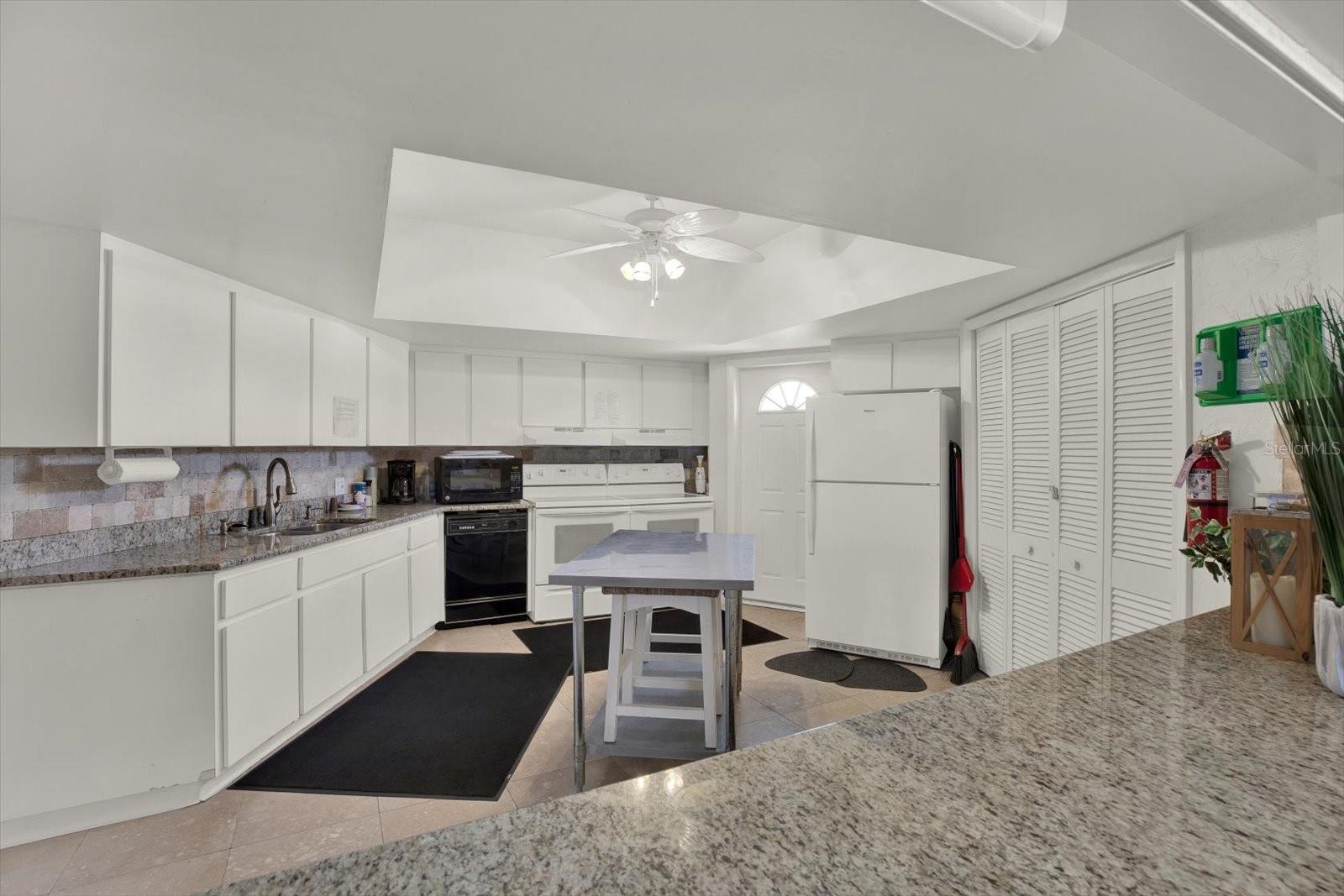 IMPERIAL POINT - Residential